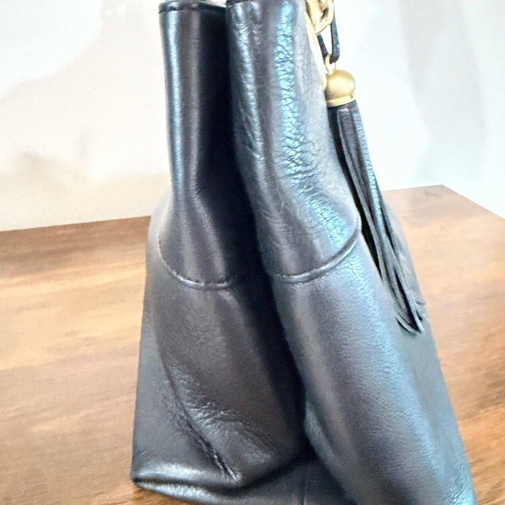 Mario Valentino Black Leather Shoulder Bag with Gold Chain - Picture 8 of 15